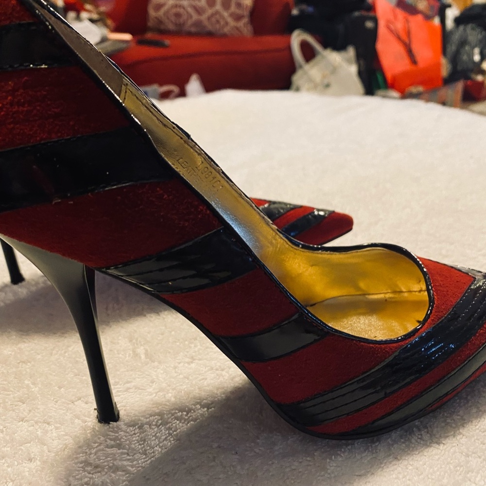 Almost Brand New Vintage Heels By LUICHINY - Heel Height Is 4 Inches - box 31 - Picture 2 of 8